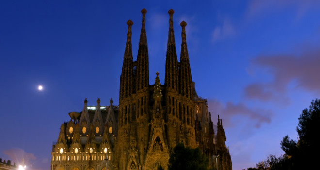 Art and Martyrdom of the Sagrada Família, the Expiatory Church of the Holy Family