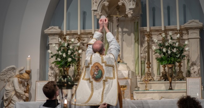 Christ Offers Himself in the Mass
