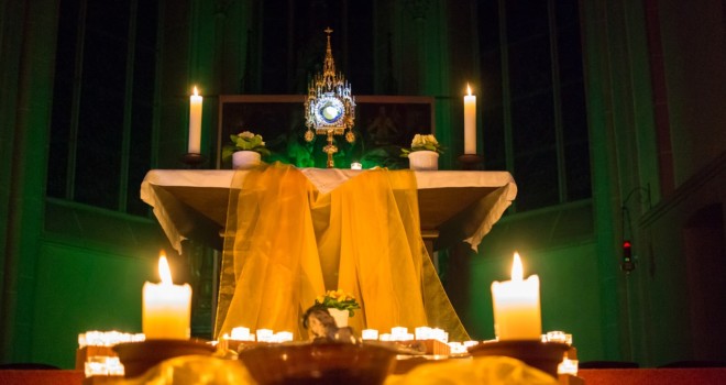 10 Way to Fall in Love With the Eucharist