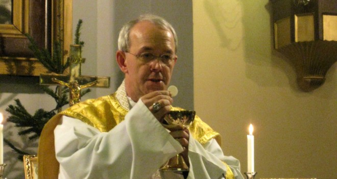 ﻿Bishop Athanasius Schneider Holds Forth On Holy Communion