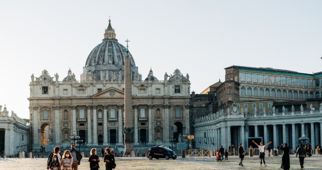 Sentire cum Ecclesia – Insights from Inside the Vatican