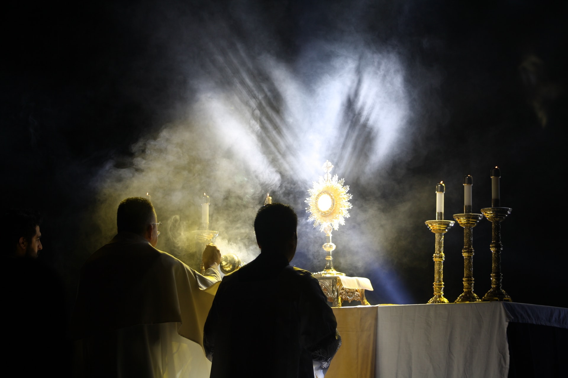 The Joy of the Eucharistic Jesus Can Be Yours to Hold