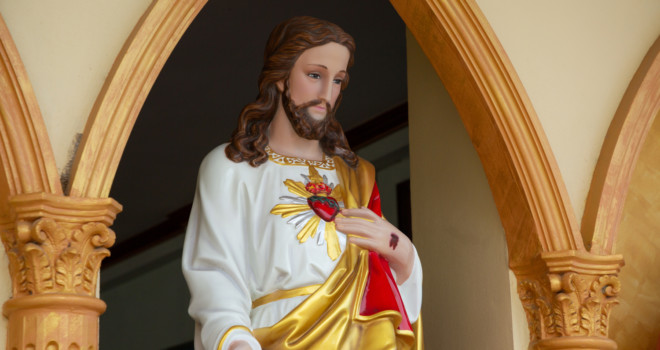 How the Month of the Sacred Heart Leads Us to Contemplate the Human Nature of Christ