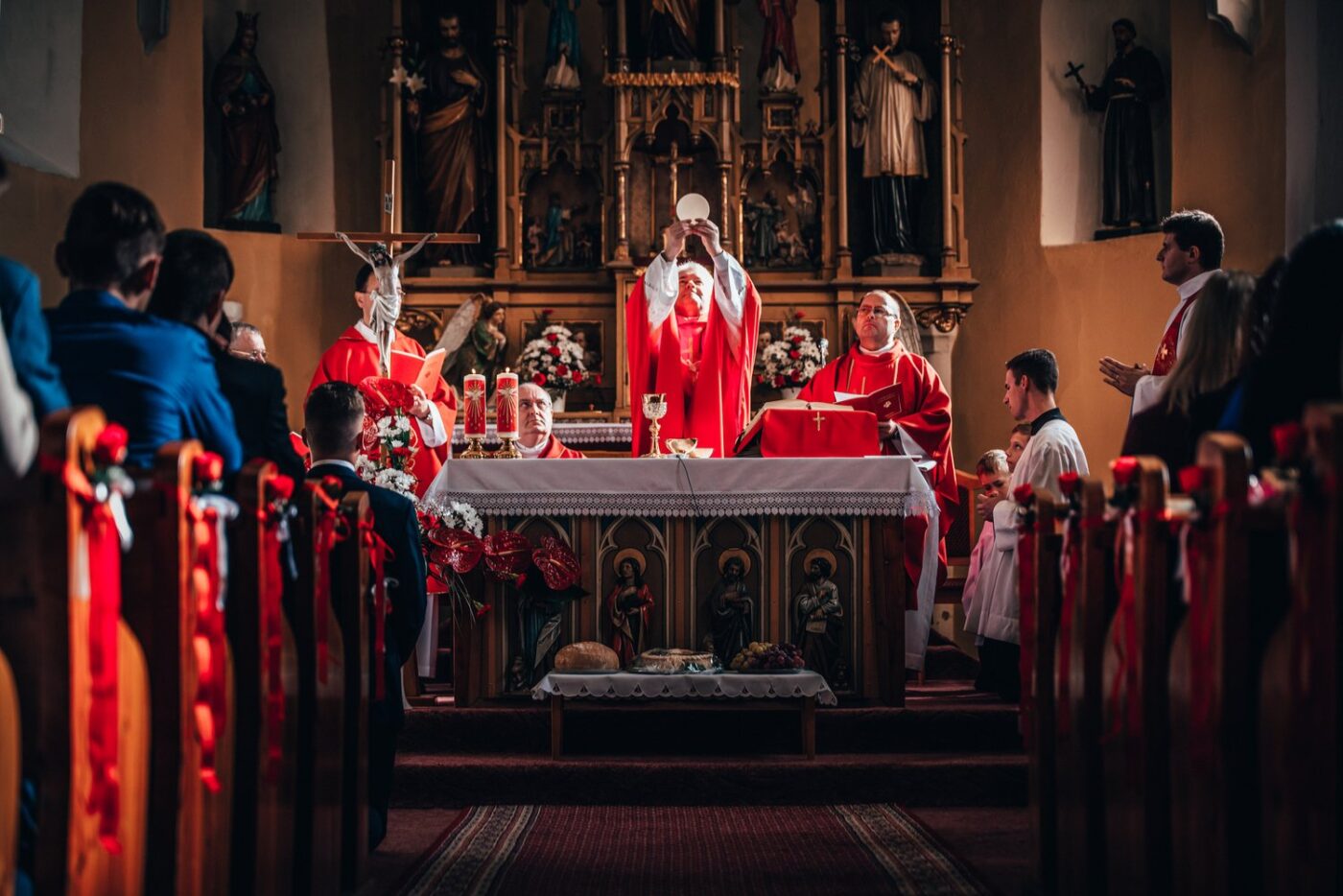 the-many-graces-that-flow-from-the-mass-catholic-exchange