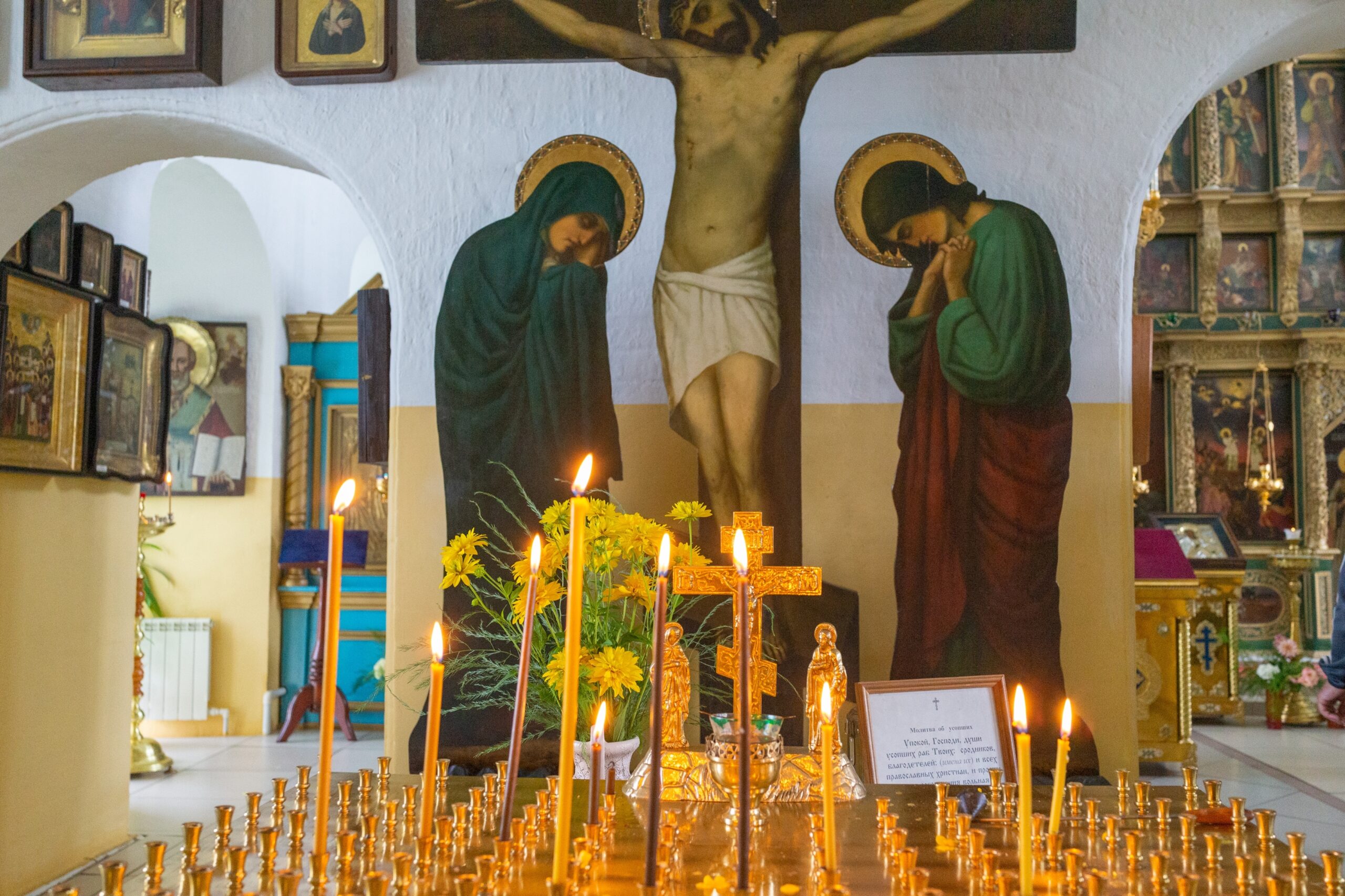 At the Foot of the Cross: Lessons From Ukraine, a Review